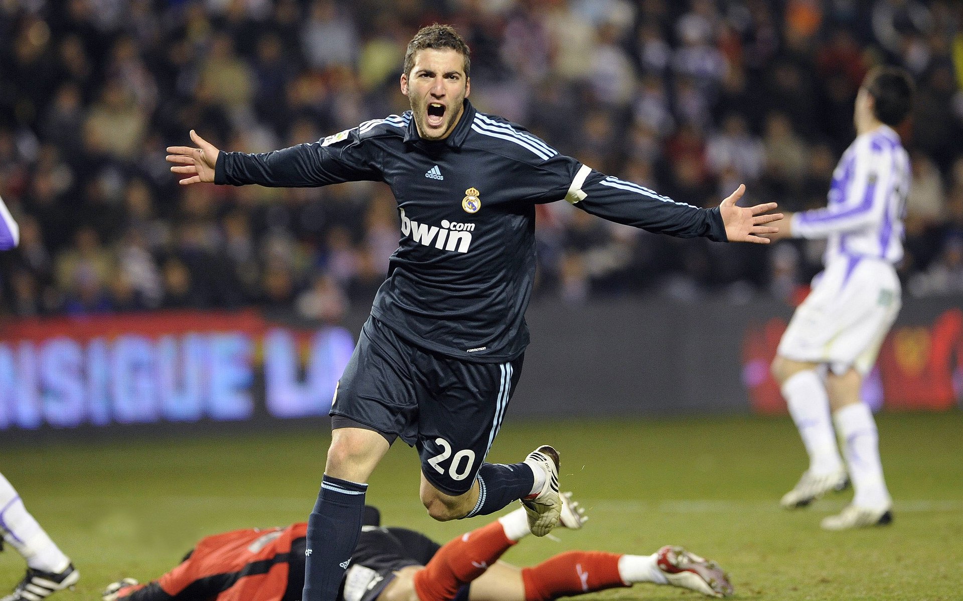 巴黎圣日耳曼球星赛前受伤，或将无缘战斯格拉布，效力过巴黎圣日耳曼的著名球员